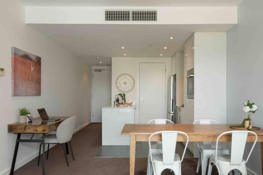 City Apartment, Pool & Carpark Adelaide Exteriör bild